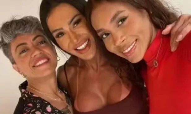 Gracyanne Barbosa é assaltada na Barra da Tijuca; criminosos levam carro de R$ 800 mil - Imagem do artigo