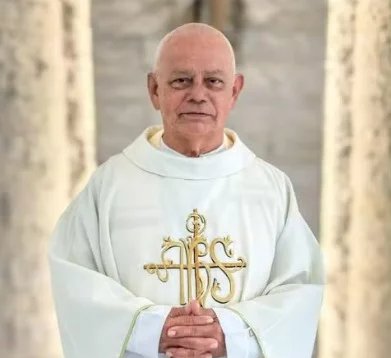 Padre é afastado em MT após ser flagrado com noiva de fiel; paróquia mantém missas com novo sacerdote - Imagem do artigo