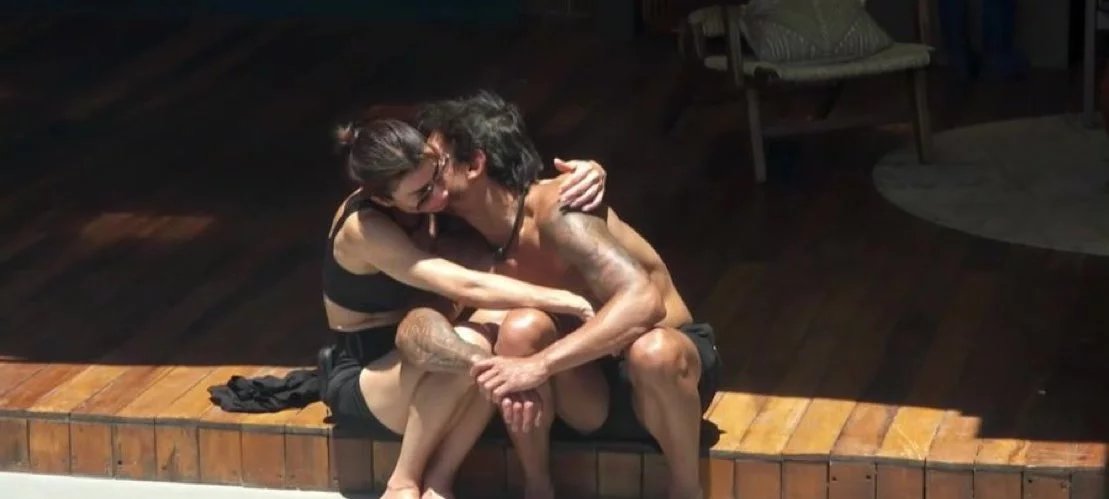 Michelle Barros pergunta se pode beijar Shia Phoenix durante festa em A Fazenda 17 - Imagem do artigo