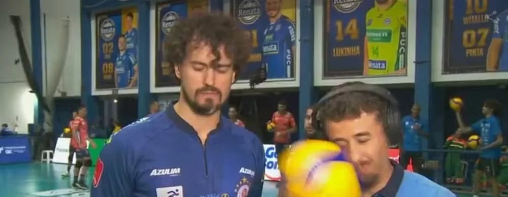 Repórter do SporTV leva bolada no rosto durante transmissão da Superliga de Vôlei - Imagem do artigo