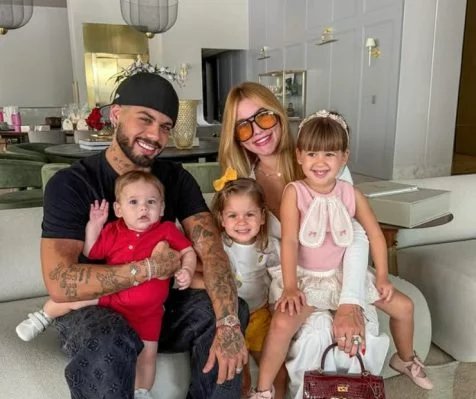 Zé Felipe esclarece vídeo em que dirige com filho de 1 ano no colo dentro de condomínio - Imagem do artigo