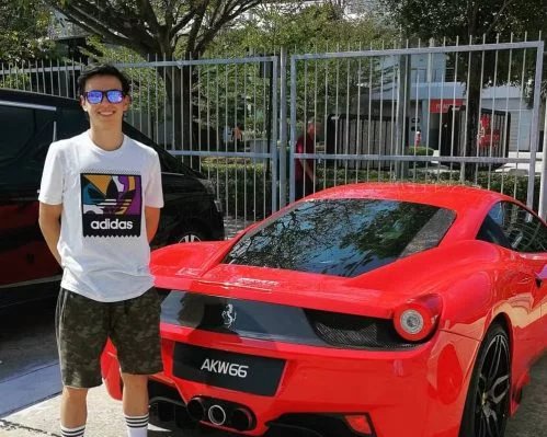 Piloto espanhol Antolín González admite ter matado o pai com facada no pescoço - Imagem do artigo