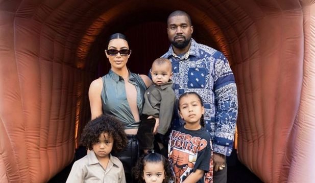 Kim Kardashian reage a críticas ao visual de North West com piercings e tatuagens falsas - Imagem do artigo original