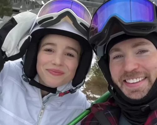 Chris Evans e Alba Baptista anunciam nascimento da primeira filha, Alma Grace - Imagem do artigo