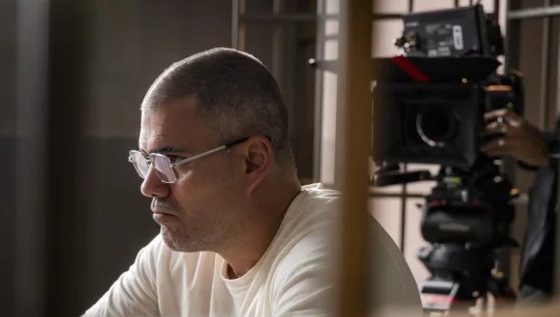 Jorginho Ninja deixa a prisão em “Três Graças” e tenta reconquistar a filha Joélly - Imagem do artigo