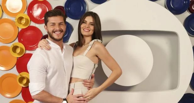 Camila Queiroz responde com bom humor a rumores de que filha se chamará Angel - Imagem do artigo