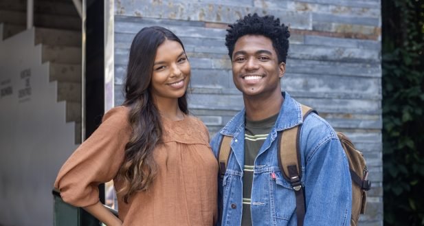 Três Graças: morte de Albano após uso de remédios falsos choca a comunidade e altera trama das 21h - Imagem do artigo original