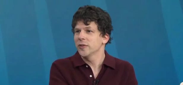 Jesse Eisenberg anuncia que doará rim a desconhecido em seis semanas - Imagem do artigo