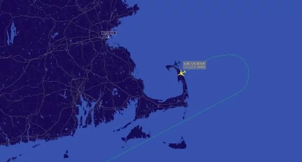 Notebook cai no porão, piloto da United decide retornar ao aeroporto nos EUA - Imagem do artigo