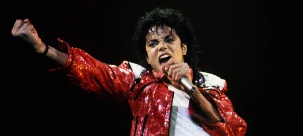 Michael Jackson lidera lista da Forbes de celebridades falecidas mais bem pagas em 2025 - Imagem do artigo