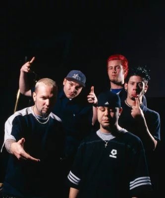 Polícia detalha morte de Sam Rivers, baixista do Limp Bizkit; músico foi achado em poça de sangue, afirma TMZ - Imagem do artigo