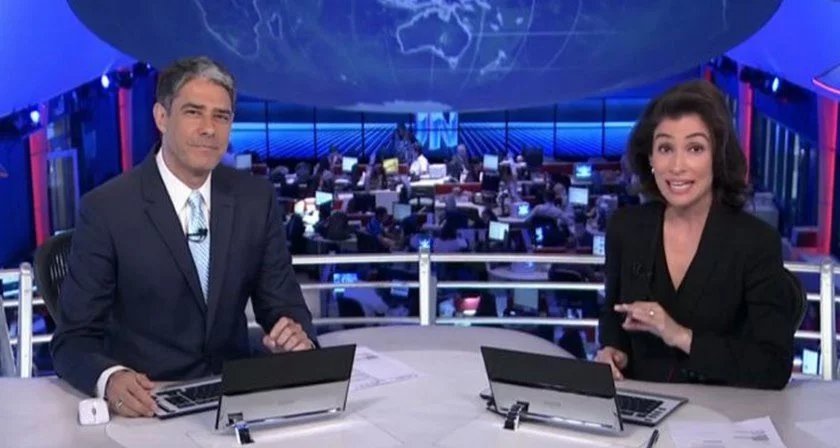 William Bonner deixa a bancada do Jornal Nacional após 29 anos; César Tralli assume na segunda-feira - Imagem do artigo