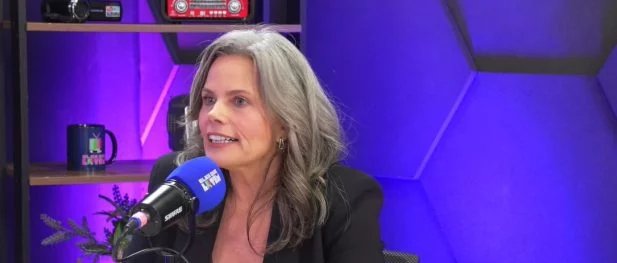 Maria Cândida relata trauma após pegadinha armada no “Domingo Legal” - Imagem do artigo